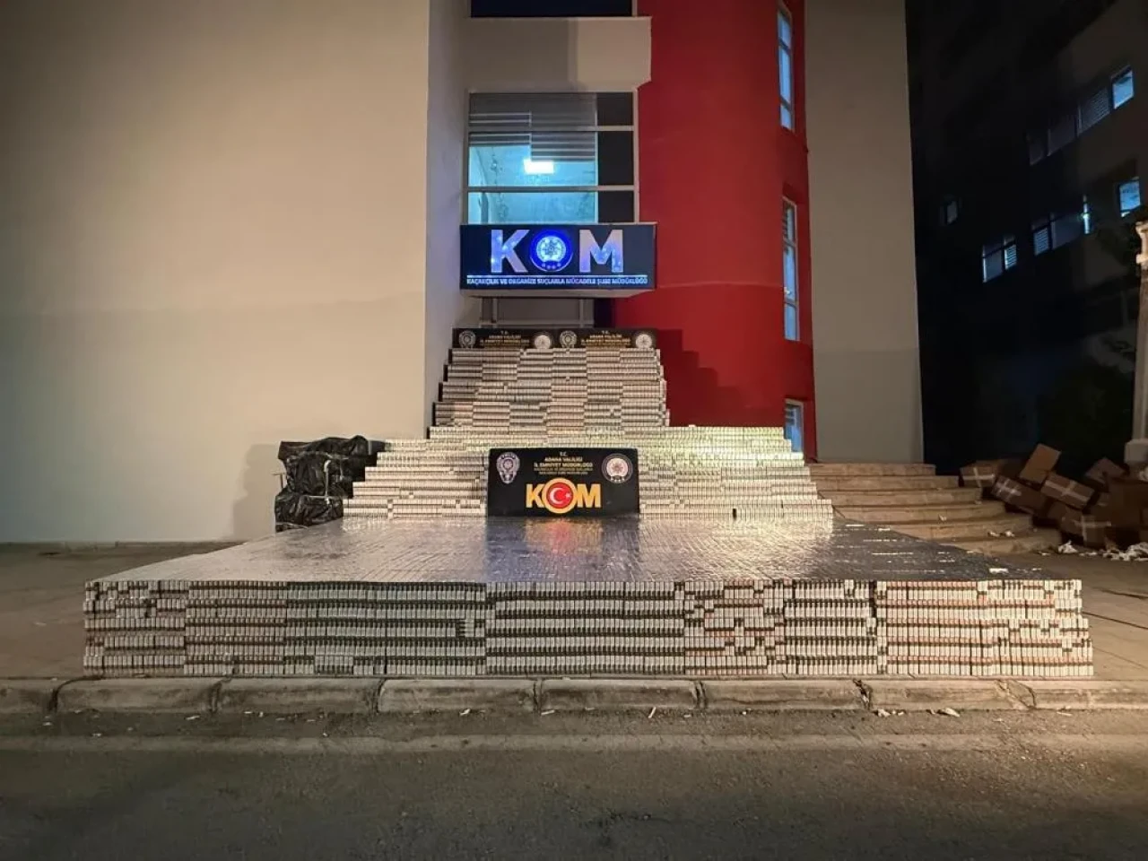 Kamyonetten cephanelik gibi sigara çıktı!