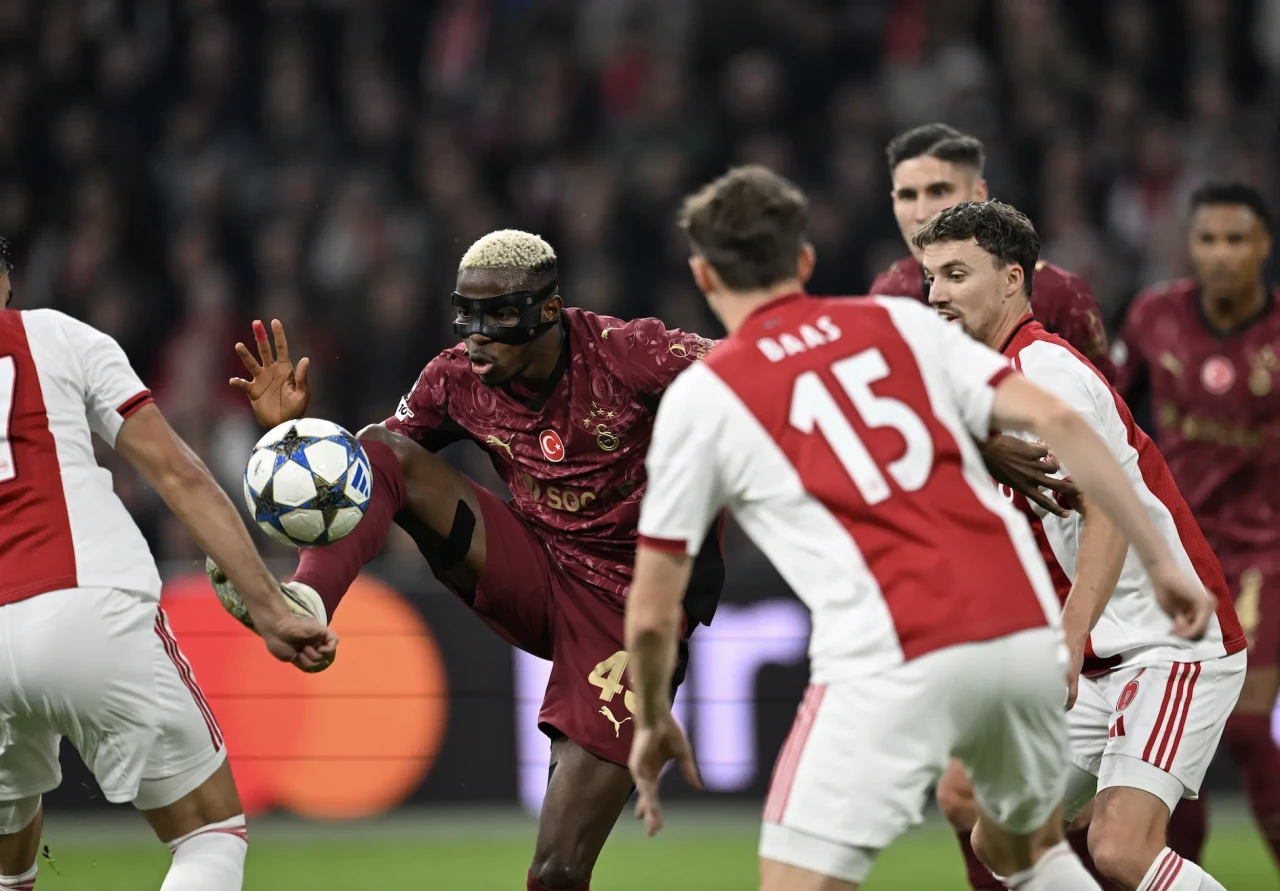 Victor Osimhen, UEFA Şampiyonlar Ligi’nde gol krallığına yükseldi