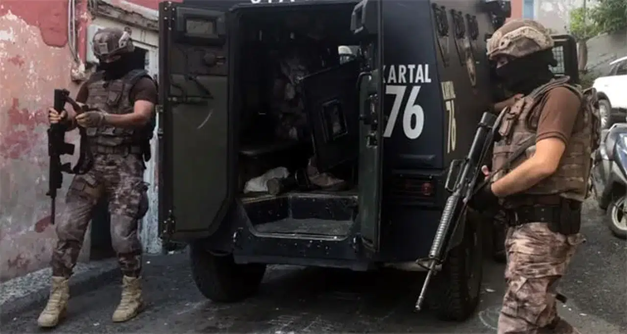 Ev değil, adeta laboratuvar... İstanbul'da zehir evi deşifre oldu!
