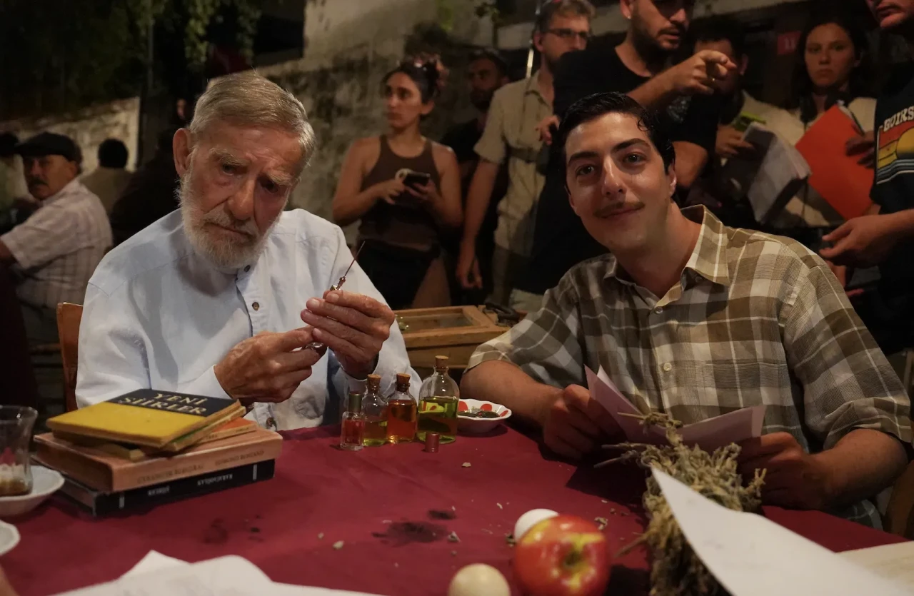 Ozan Akbaba'dan kariyerinin zirvesi! 1960'ların Ege'sinde imkansız bir aşkın peşinde