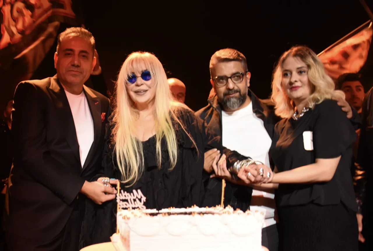 Zerrin Özer sahneye geri döndü! Efsane diva ve Rapçi Eypio'dan beklenmedik 'İtirazım Var' düeti