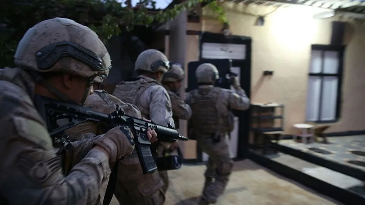 Uyuşturucu, rüşvet ve dolandırıcılık: Saraçlar çökertildi!