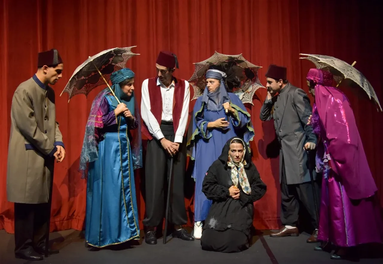 Trabzon’da tiyatro coşkusu: 'İstanbul’un Son Beyzadeleri' ve 'Alice' sahnede!