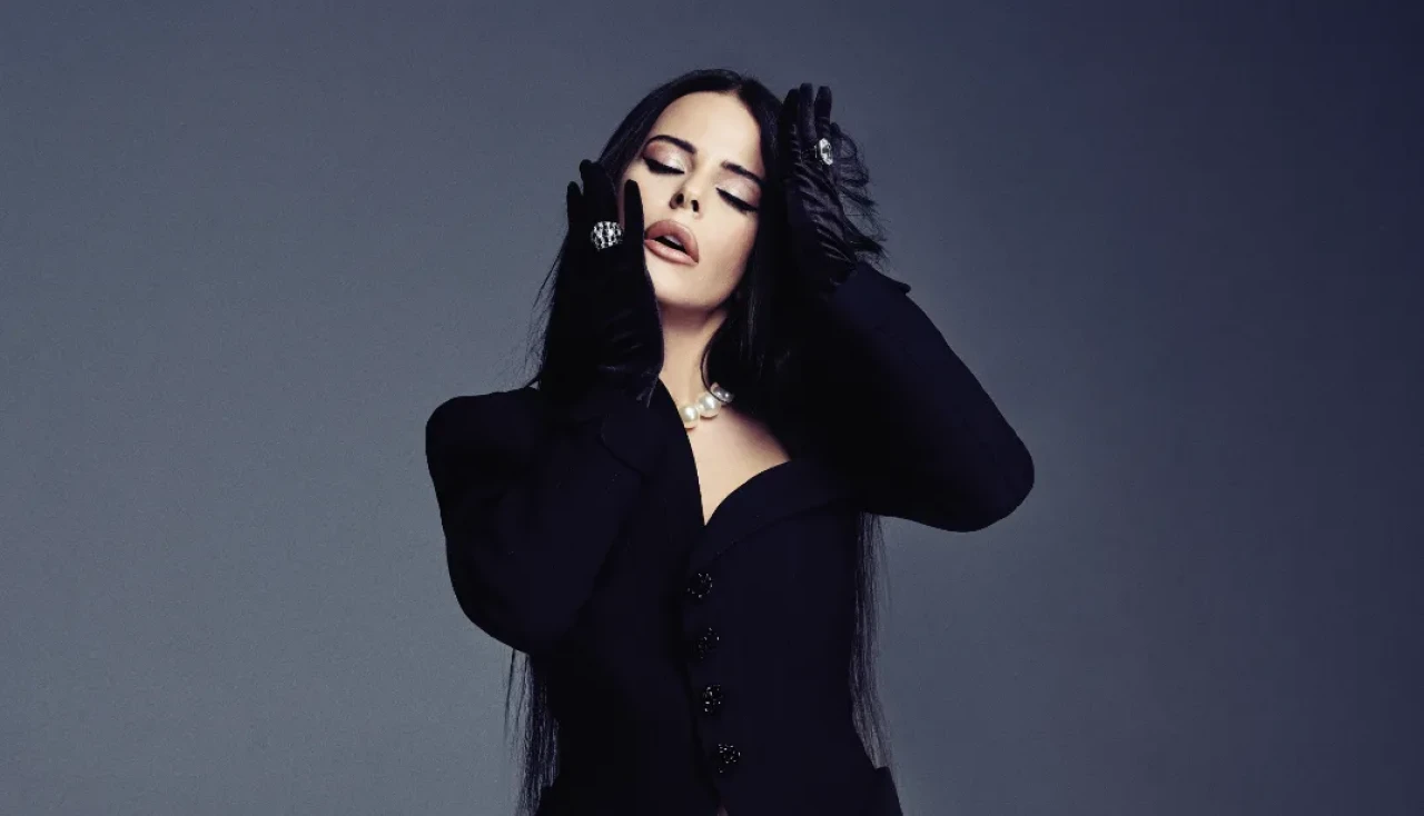 Simge’den yılın albümü: 'Anlatasım Var'