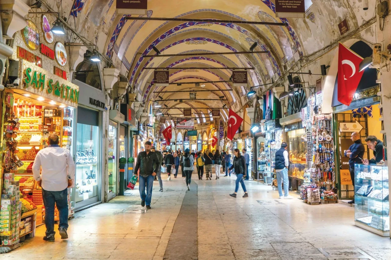 Kapalıçarşı’nın saklı dünyası: Hanlar, bedestenler ve tarih