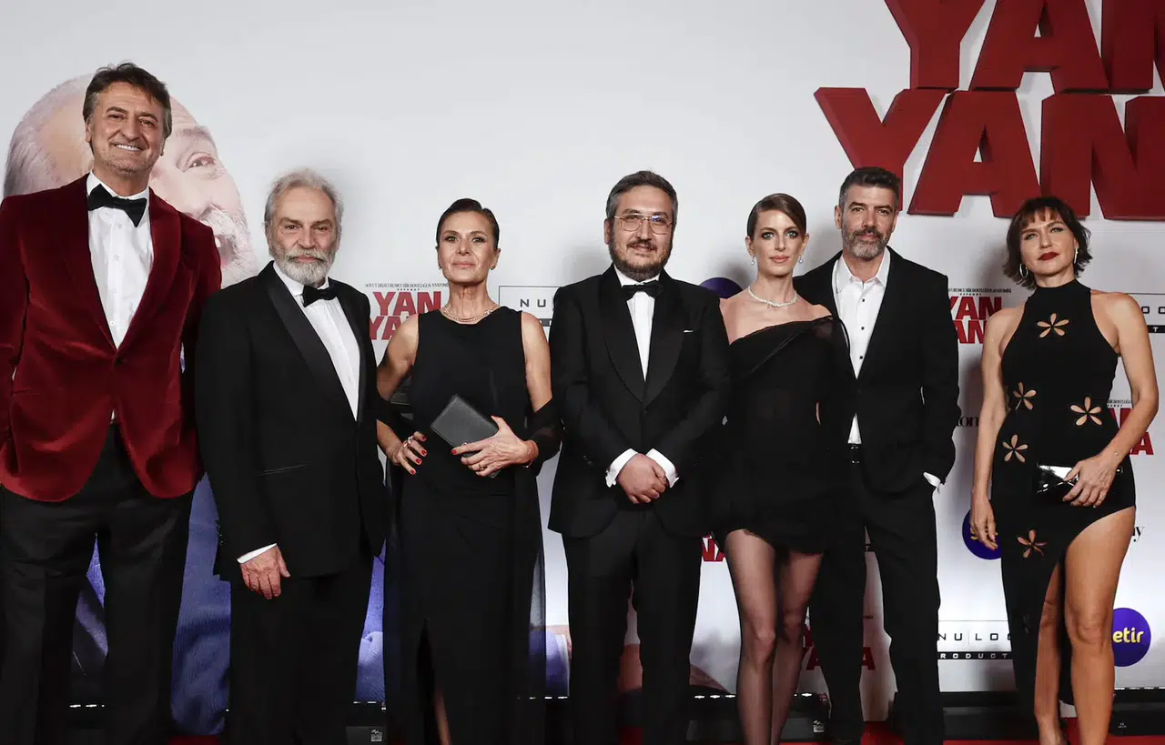 Haluk Bilginer ve Feyyaz Yiğit'ten tarihi buluşma! Gala kırmızı halıda şov gibi geçti