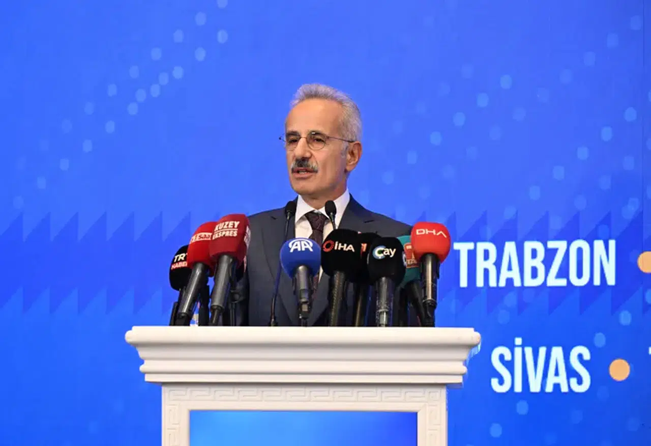 Bakan Uraloğlu: Yerli hızlı tren raylara iniyor, yol ağı 30 bine ulaşıyor