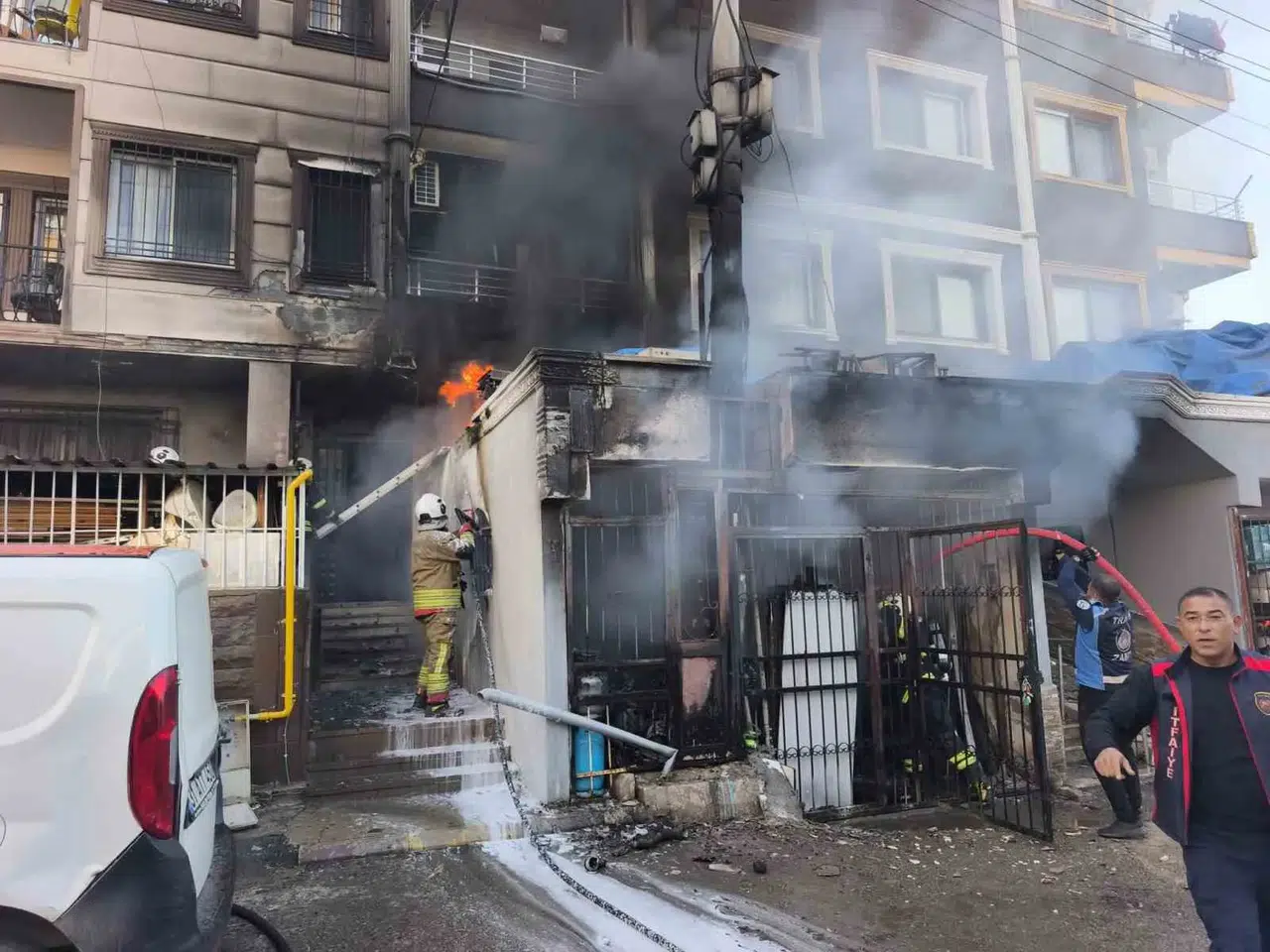 Alevler Mahalleliyi Sokağa Döküldü: Hatay’da korku dolu anlar!