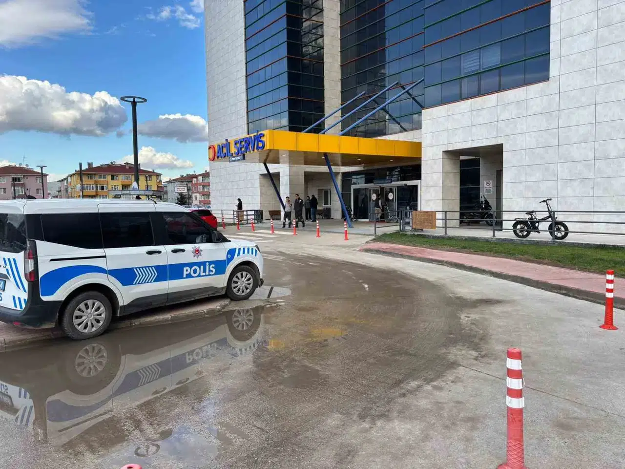 Gölcük’te polise bıçaklı direniş: Aranan şüpheli vurularak durduruldu!