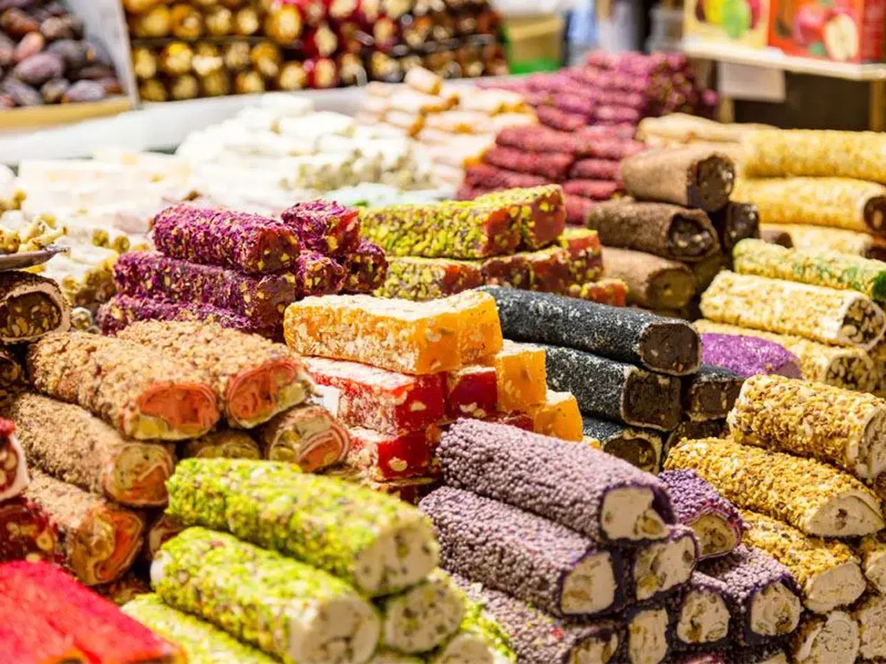 Lokum dağıtıldı, öğrenciler fenalaştı: Ümraniye’de hareketli anlar