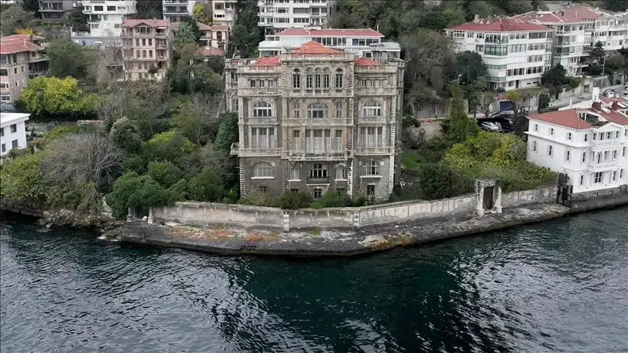 Milyarlık yalı satışa çıktı: 130 yıllık Zeki Paşa Yalısı’nın fiyatı ölçülemiyor!