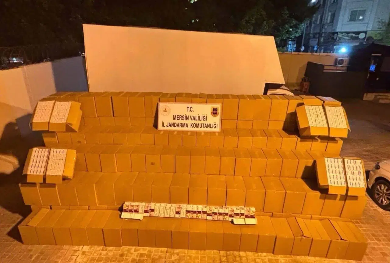 Mersin’de sigara kaçakçılığına eş zamanlı darbe: Milyonlarcası ele geçirildi...