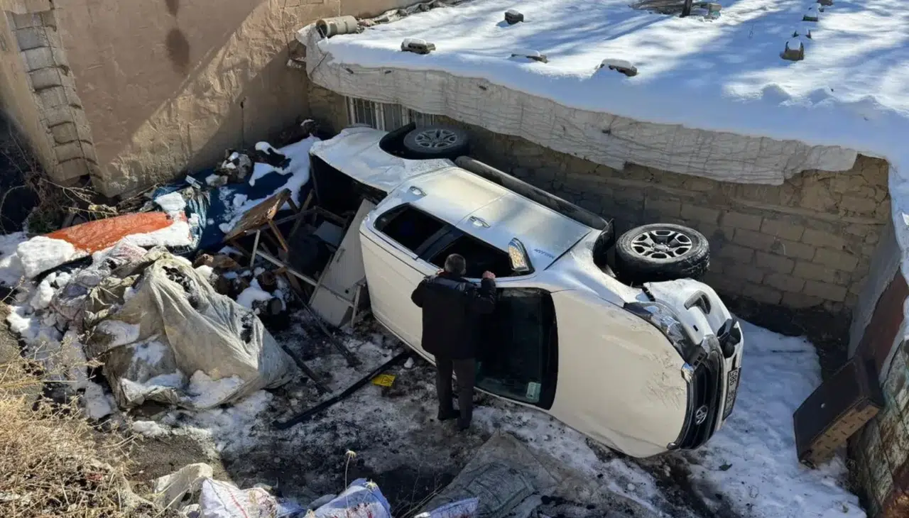 Sabah görevi kabusa döndü: Araç yoldan çıktı, bölge bir anda hareketlendi!