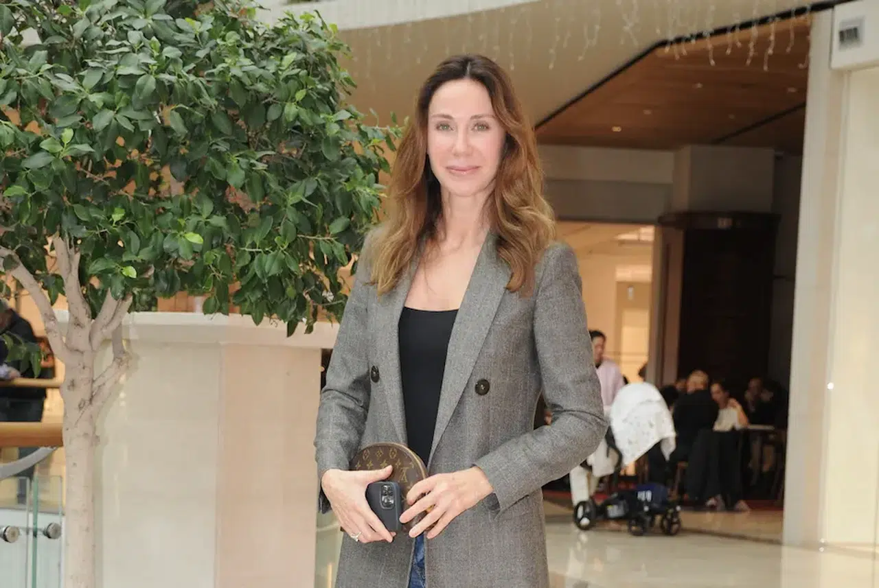 Demet Şener tek başına görüntülendi! Şıklığı ve gülümsemesiyle büyüledi