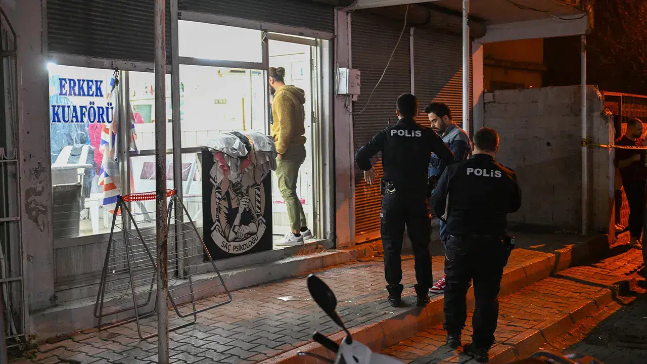 Tıraş olmaya gittiler, kurşun yağmuruna yakalandılar! Kuaförde kanlı çatışma