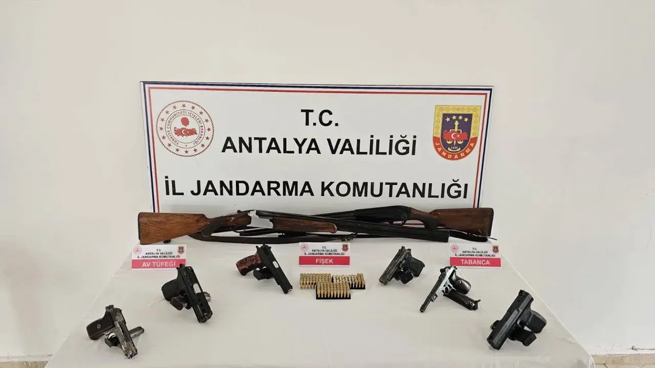 Jandarmadan Antalya’da büyük baskın...Çok sayıda silah ele geçti!
