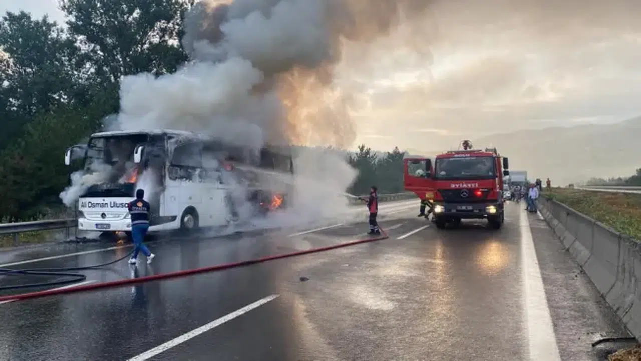 Öğrencilerin bulunduğu otobüste çıkan yangın yürekleri yaktı!