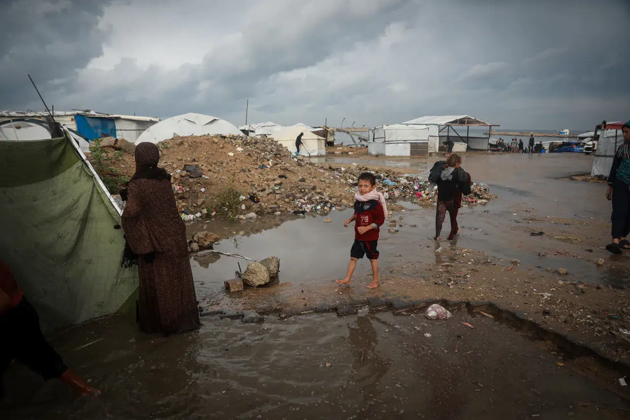 Gazze’de yürek yakan manzara! Çadırlar sular altında