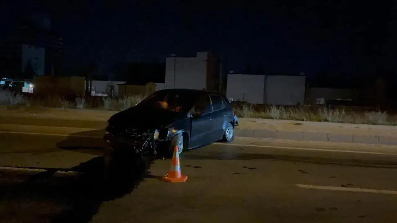 Takla atan otomobilde saniyelerle kurtuldular!