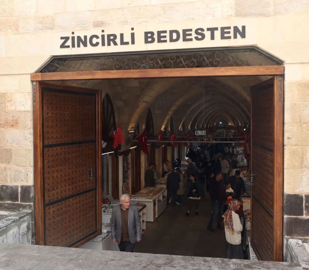Zincirli Bedesten’de yeni dönem: Turist akını yeniden başladı!