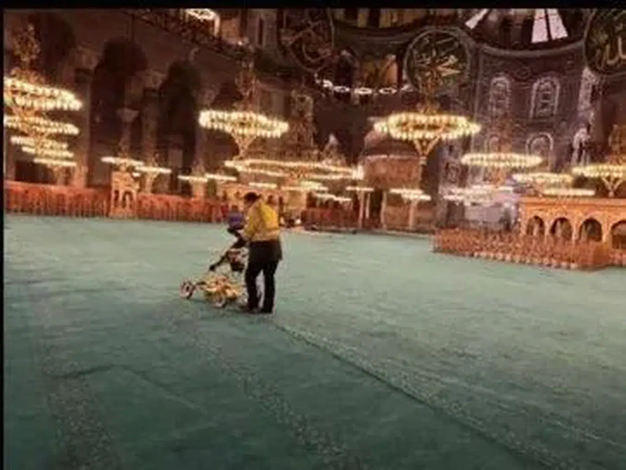 Ayasofya’da Bilim Kurulu onaylı tadilatlar devam ediyor