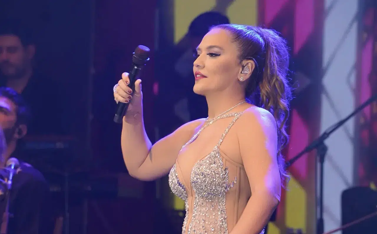 Demet Akalın’ın yeni hiti 'Beni Unutma', 24 saatte YouTube’da zirveye koştu