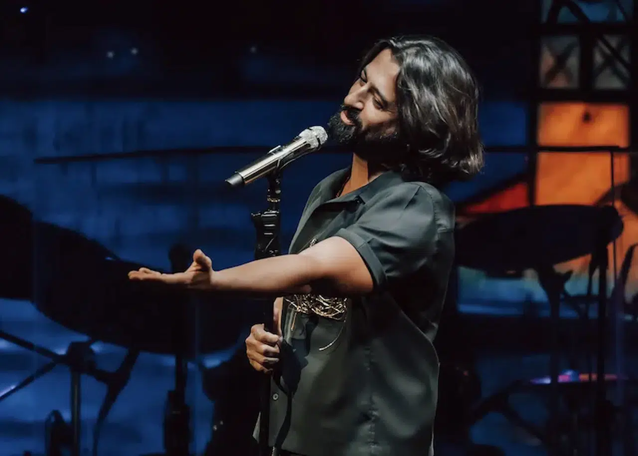 Koray Avcı’dan dertleri unutturan konser: 'Bizim sahnede aşk var'