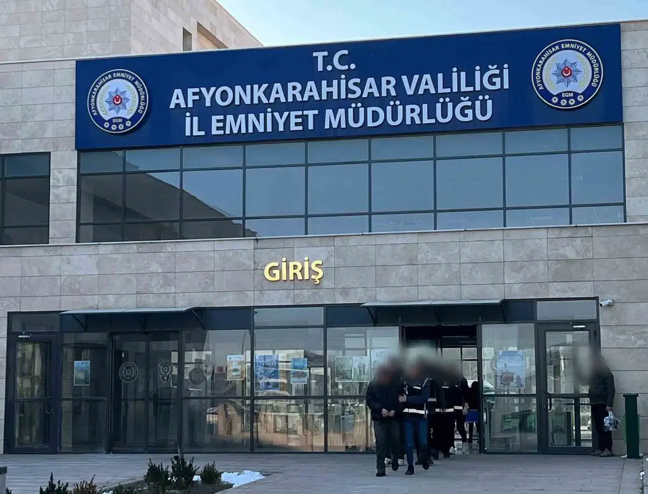 Polisten yasa dışı bahise darbe: Para nakline aracılık edenler gözaltında!