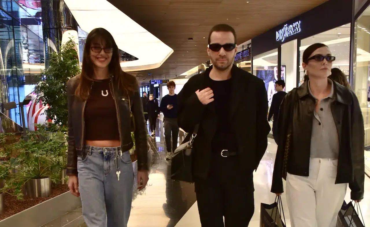 Dilan Deniz Çiçek yılın son günlerini arkadaşlarıyla kutladı