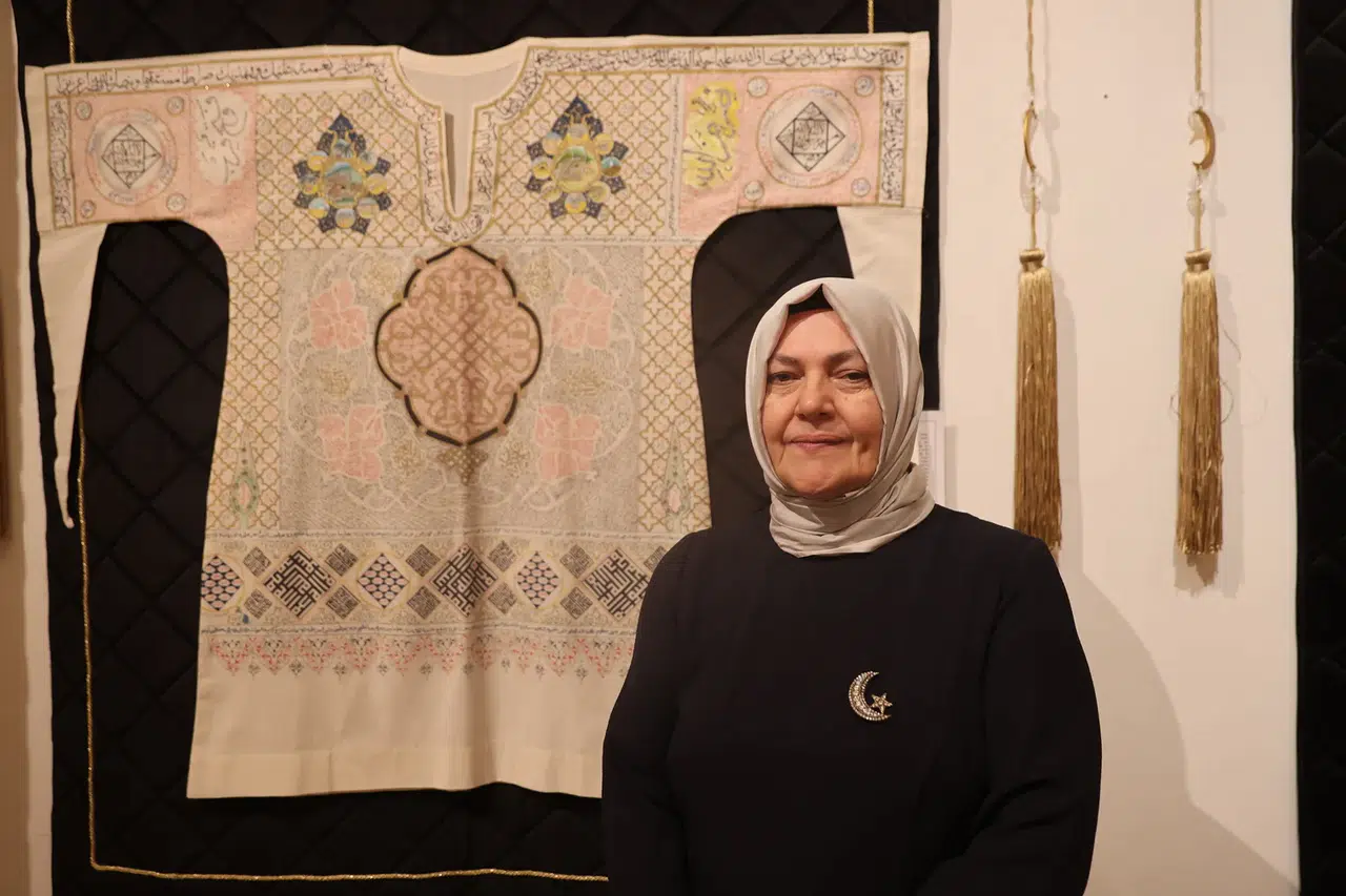 Dünyayı gezen dualı gömlekler Mardin’de büyüledi!