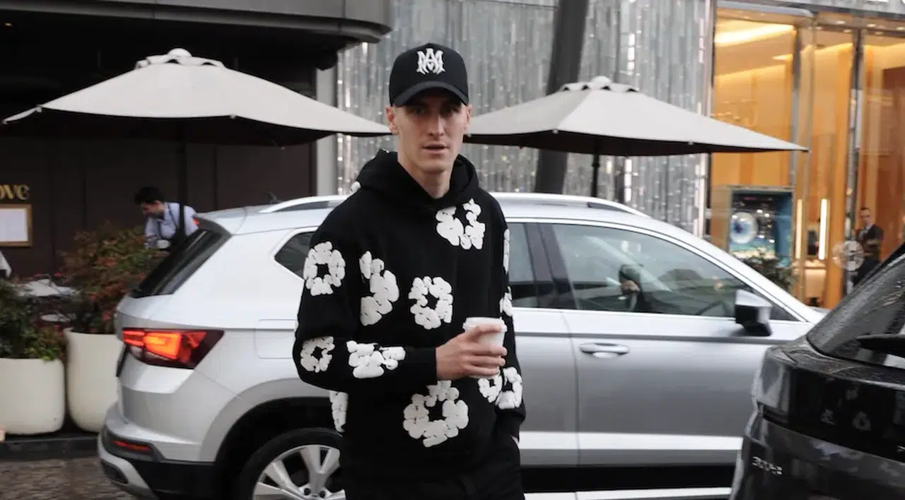 Galatasaray’ın yıldızı günlük şıklığıyla göz kamaştırdı