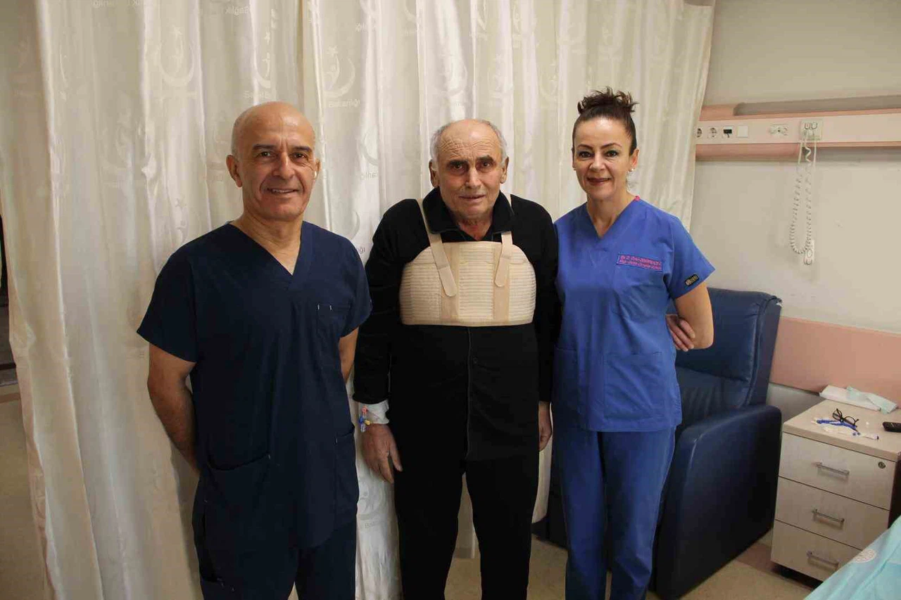 Afyonkarahisar’da tarihi ameliyat!: Sağlık ekibi büyük bir başarıya imza attı