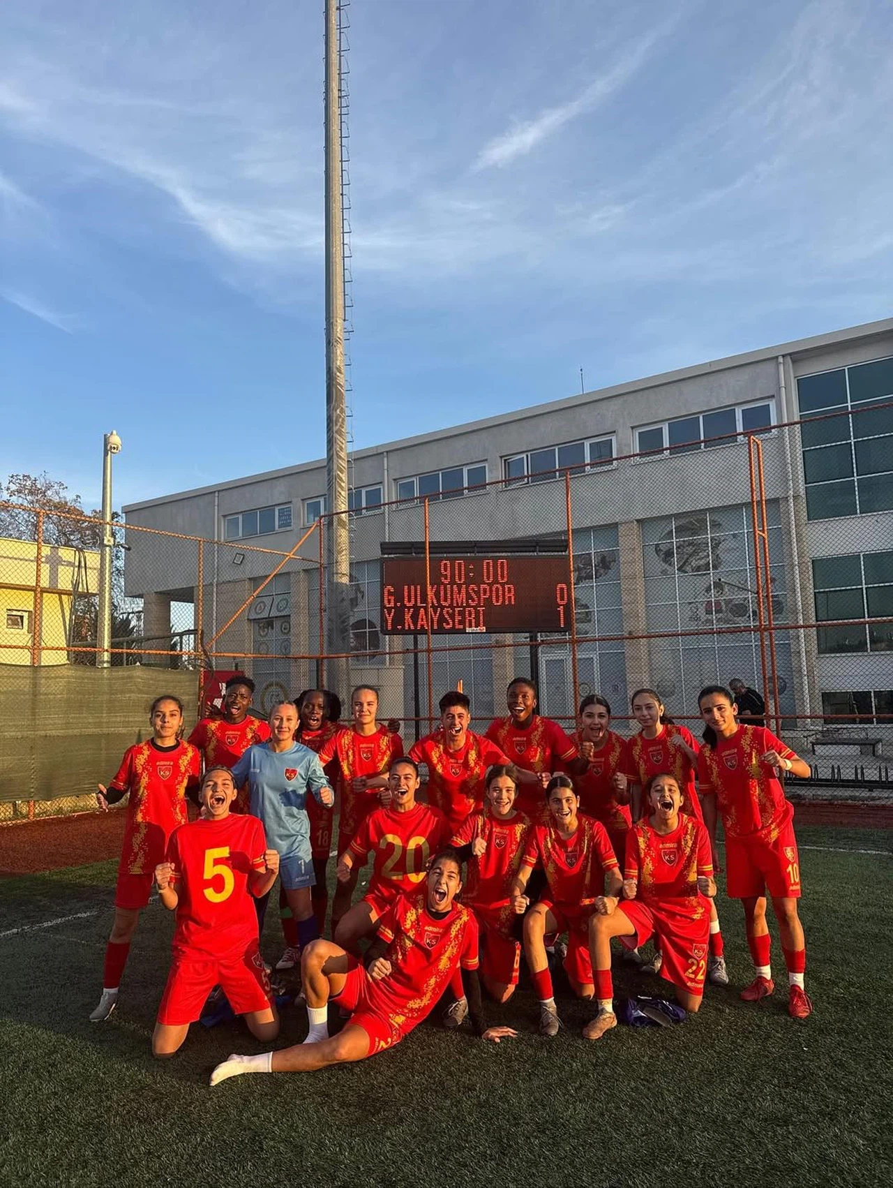 Zafer bizim: Auran Kayseri Kadın FK deplasmanda fırtına gibi esti!