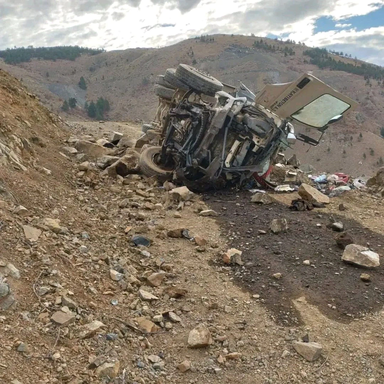 Kayseri Yahyalı’da korkutan kaza! Beton mikseri uçuruma sürüklendi