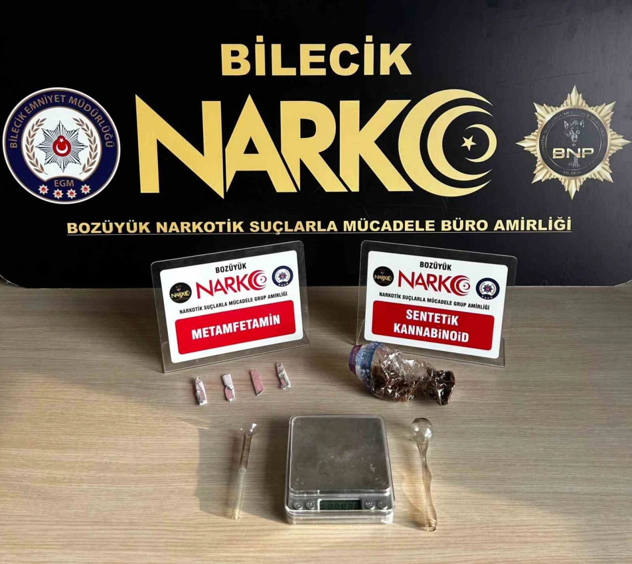 Narkotik ekiplerinden nokta operasyon! Evden çıkanlar ağızları açık bıraktı