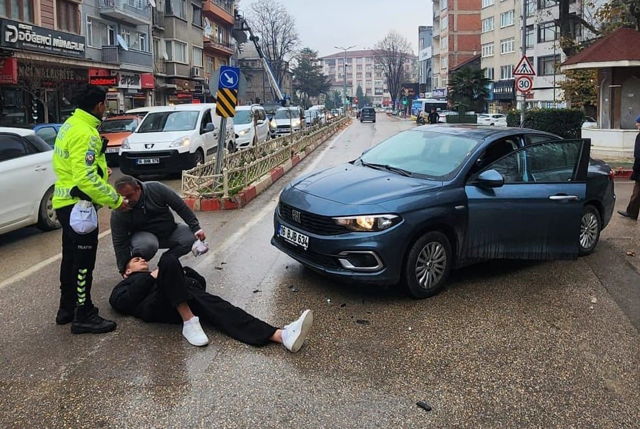 İnegöl’de korkutan çarpışma: Motosiklet sürücüsü yere savruldu!