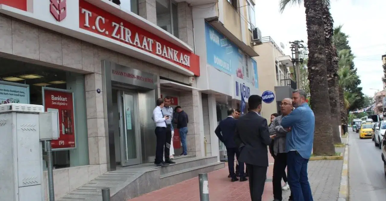 Çeşme çarşısında panik: Midyeci silahlı saldırıya uğradı!