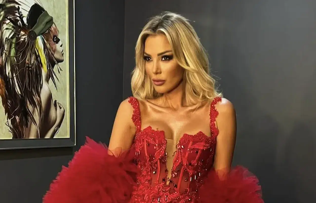 Petek Dinçöz hayranlarını yine kalbinden vurdu: İşte yeni şarkısı