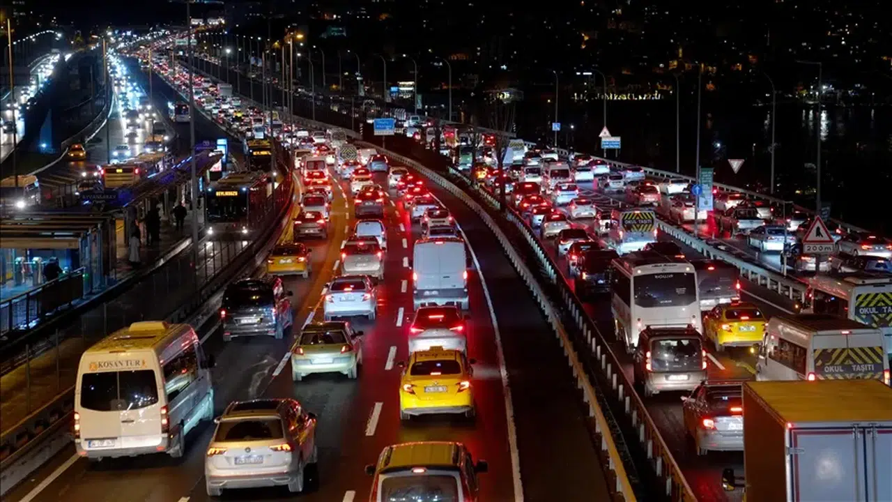 Bursa’da trafik terörü kamerada: Şerit ihlali ve hızlı manevralar korkuttu!