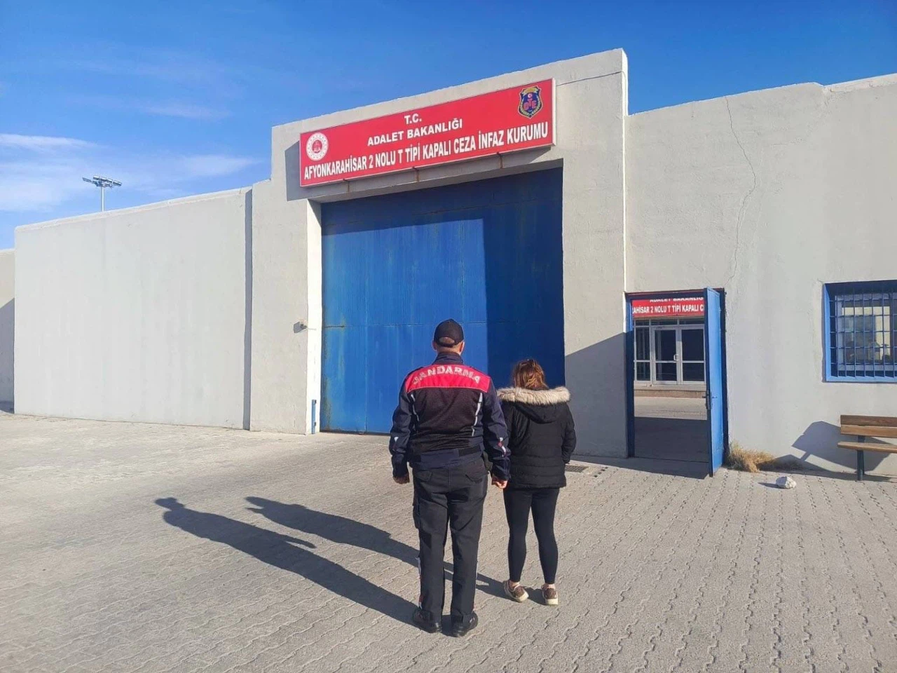 Kaçan kovalandı, cezaevine yollandı: Dolandırıcılık firarisi yakalandı!