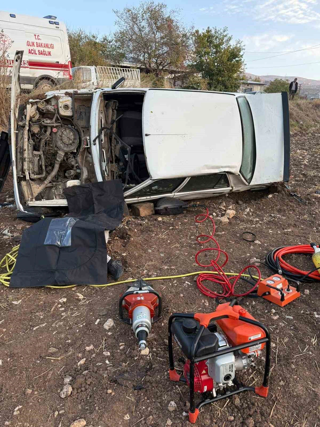 Direksiyon hâkimiyetini kaybetti, takla attı! Olay yerinde acı son...