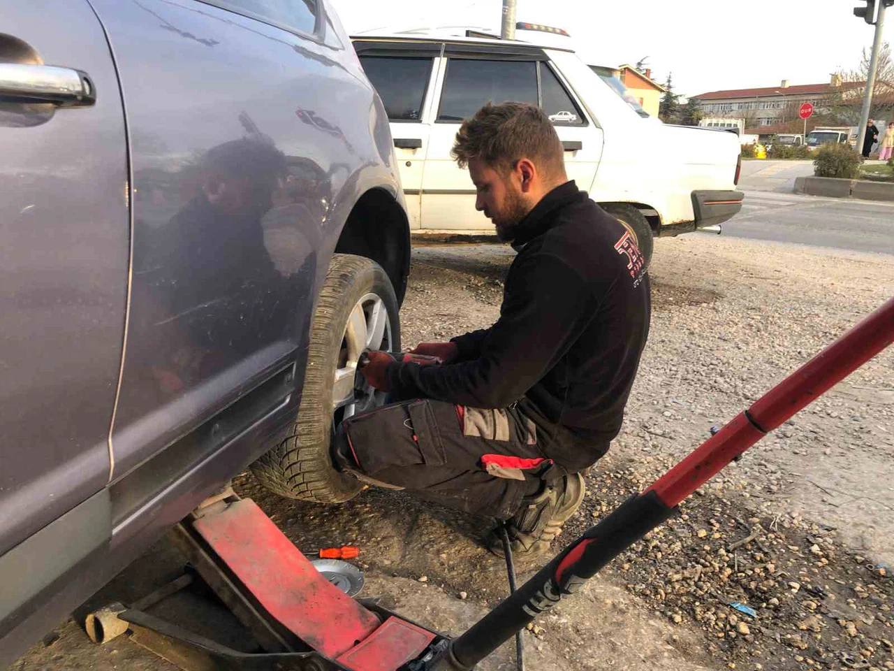 Kış lastiği takmayanlar dikkat... Düşen sıcaklık güvenliği ciddi şekilde etkiliyor!