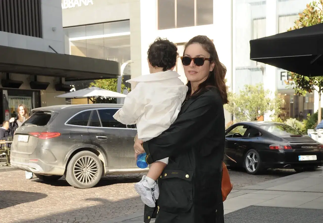 Ezgi Mola set arasında oğluyla görüntülendi! Organize işler başladı