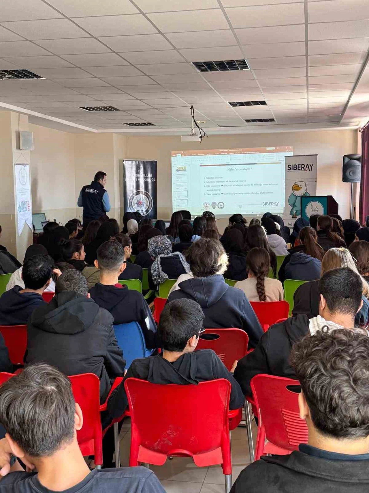 Artuklu’da öğrencilere dijital dünyayı değiştirecek siber uyarılar!