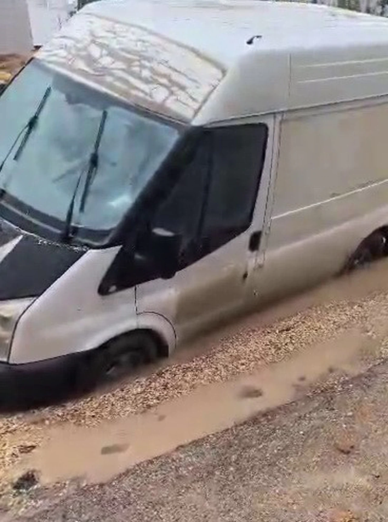 Adıyaman'da çöken yol zor anlar yaşattı!