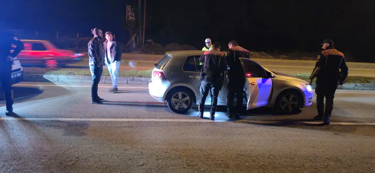 Polis dur dedi, o kaçtı... Trafikte Hollywood sahnesi