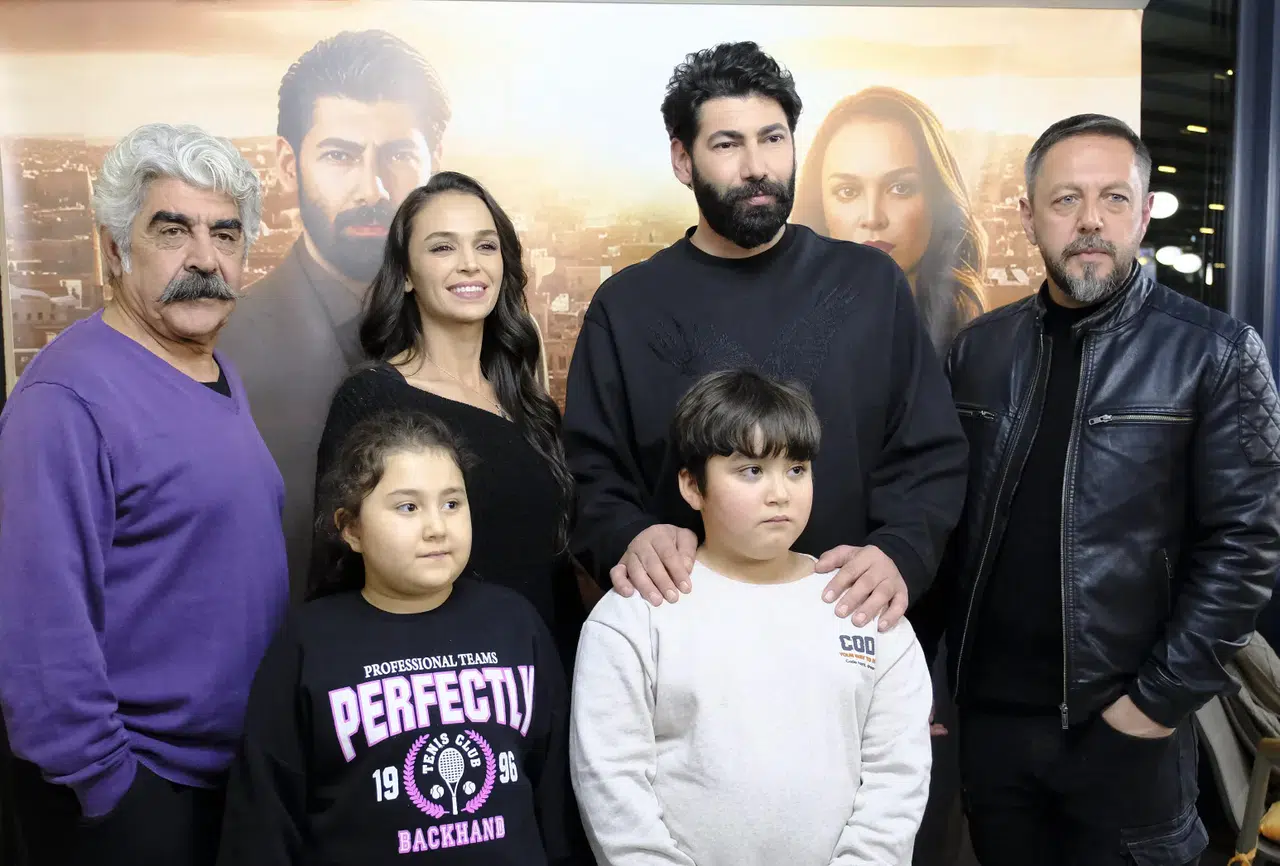 Zerhun dizisi Mardin’de sahnede! Gala gecesinde ilk bölüm büyüledi