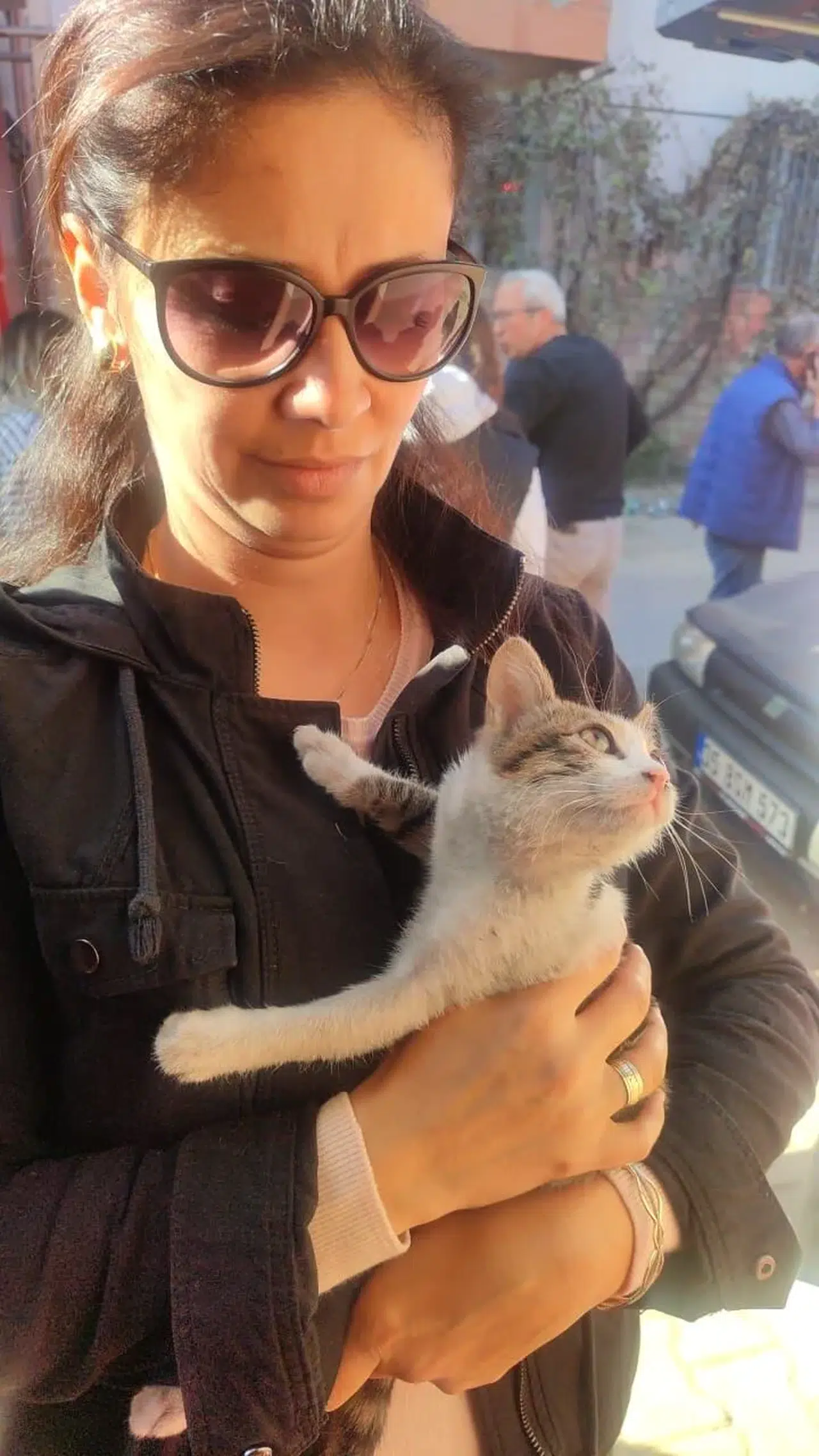 Saniyeler içinde büyüyen yangın: Yavru kedi mahsur kaldı