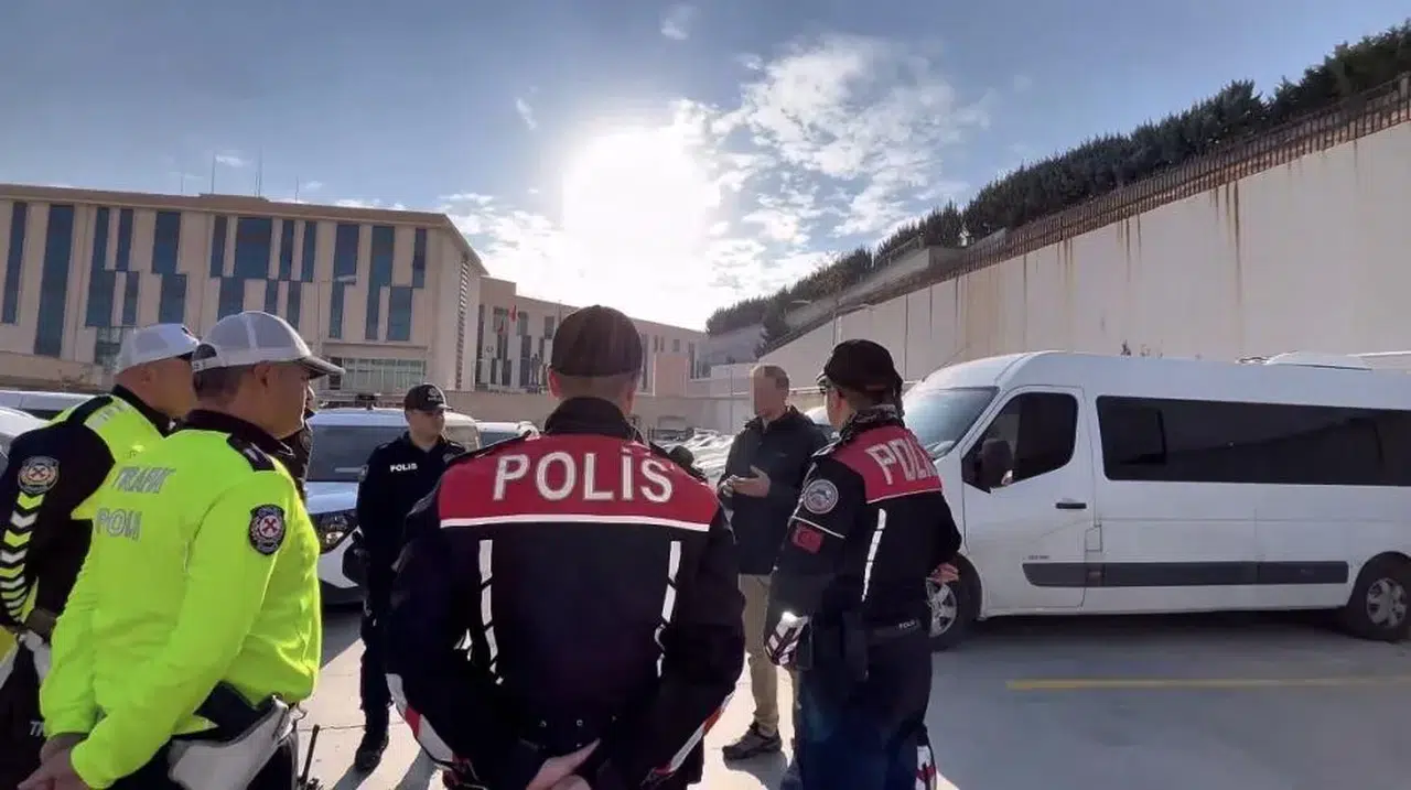 Araç ve vatandaşlar tek tek kontrol edildi: Huzur uygulaması tüm hızıyla sürüyor!