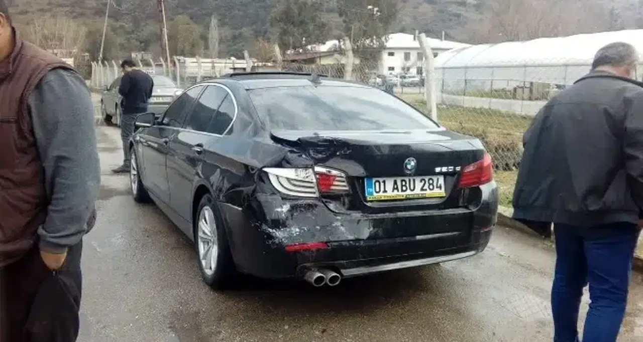 Kozan’da peş peşe çarpmalar: Trafikte nefesleri kesen anlar